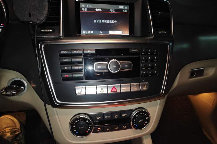 Used Mercedes-Benz M-Class 2012 ML 300 Audio And AC Panel
