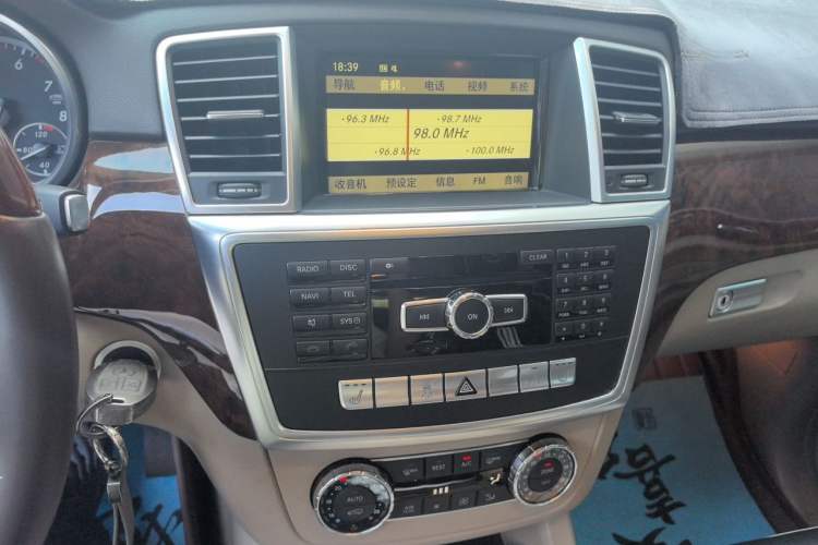Used Mercedes-Benz M-Class 2012 ML 350 Luxury Edition Audio And AC Panel