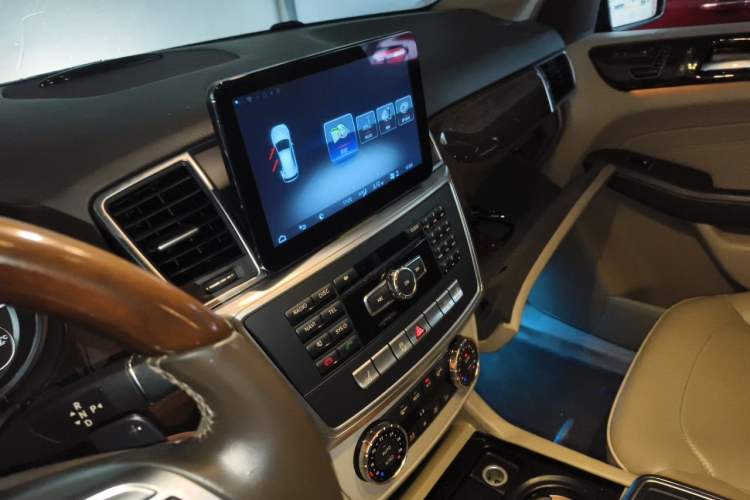 Used Mercedes-Benz M-Class 2012 ML 350 Luxury Edition Audio And AC Panel