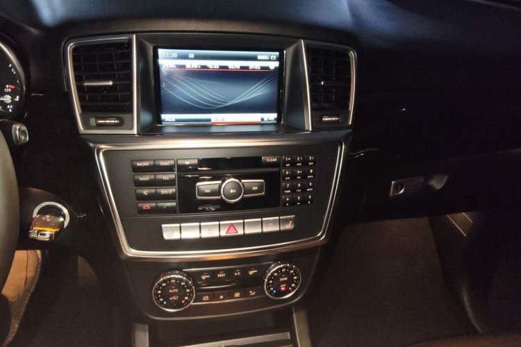 Used Mercedes-Benz M-Class 2012 ML 350 Luxury Edition Audio And AC Panel