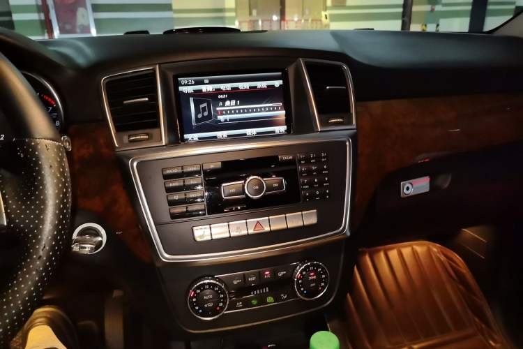 Used Mercedes-Benz M-Class 2012 ML 350 Sport Edition Audio And AC Panel