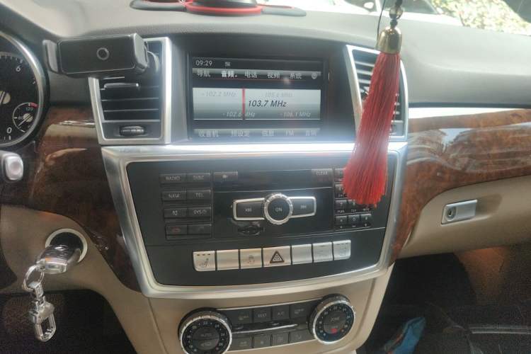 Used Mercedes-Benz M-Class 2012 ML 350 Luxury Edition Audio And AC Panel