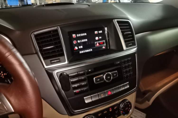 Used Mercedes-Benz M-Class 2012 ML 300 Audio And AC Panel