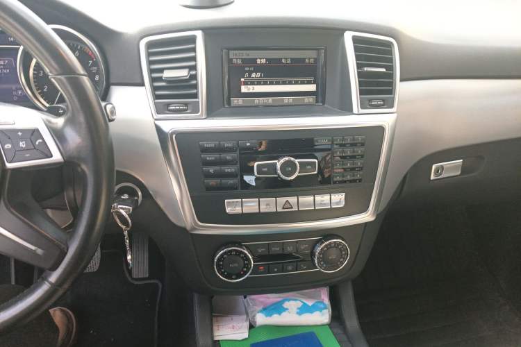 Used Mercedes-Benz M-Class 2012 ML 300 Audio And AC Panel