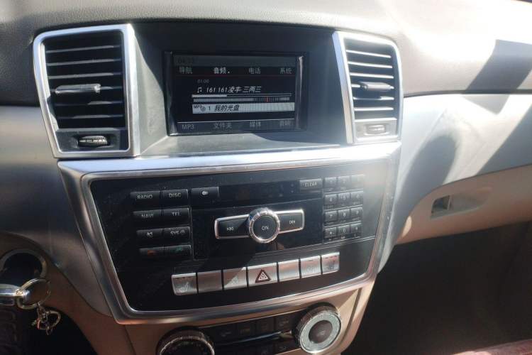 Used Mercedes-Benz M-Class 2012 ML 300 Audio And AC Panel