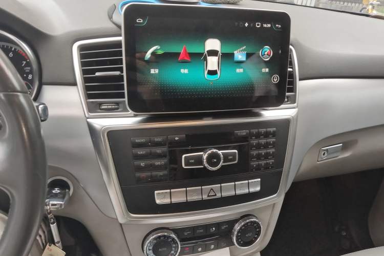 Used Mercedes-Benz M-Class 2012 ML 300 Audio And AC Panel