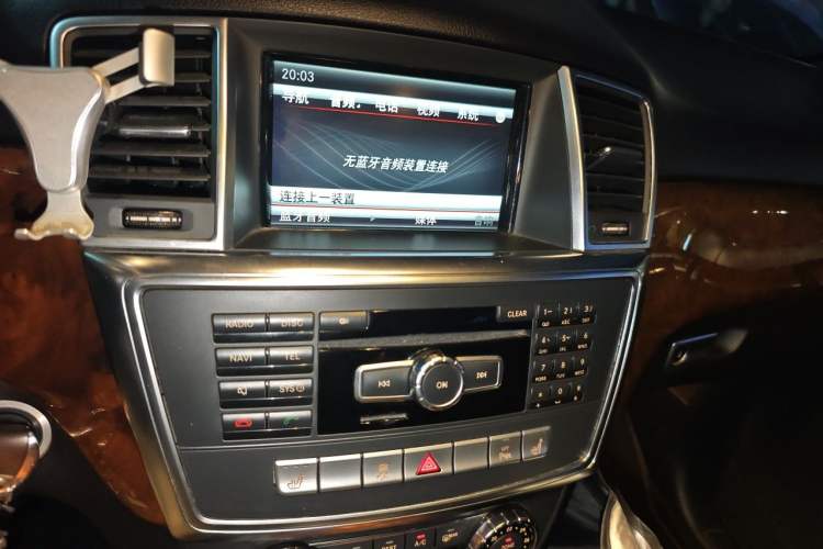 Used Mercedes-Benz M-Class 2012 ML 350 Luxury Edition Audio And AC Panel