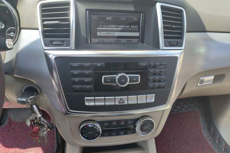 Used Mercedes-Benz M-Class 2012 ML 300 Audio And AC Panel