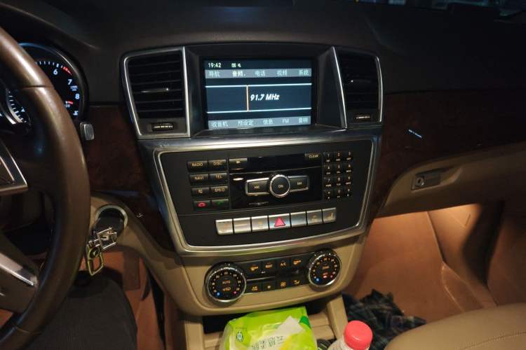 Used Mercedes-Benz M-Class 2012 ML 350 Sport Edition Audio And AC Panel