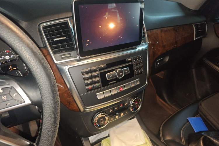 Used Mercedes-Benz M-Class 2012 ML 350 Sport Edition Audio And AC Panel