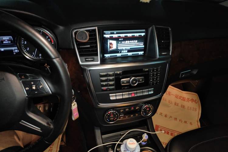 Used Mercedes-Benz M-Class 2012 ML 350 Sport Edition Audio And AC Panel