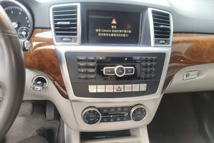 Used Mercedes-Benz M-Class 2012 ML 350 Sport Edition Audio And AC Panel