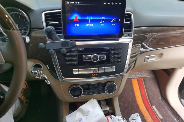 Used Mercedes-Benz M-Class 2012 ML 350 Luxury Edition Audio And AC Panel