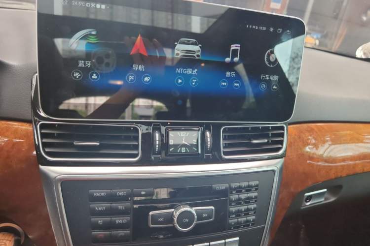 Used Mercedes-Benz M-Class 2012 ML 350 Luxury Edition Audio And AC Panel