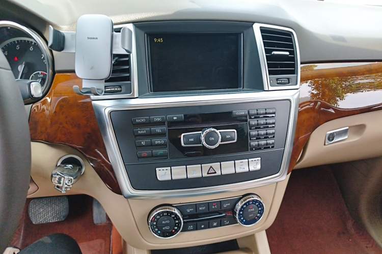 Used Mercedes-Benz M-Class 2012 ML 350 Sport Edition Audio And AC Panel
