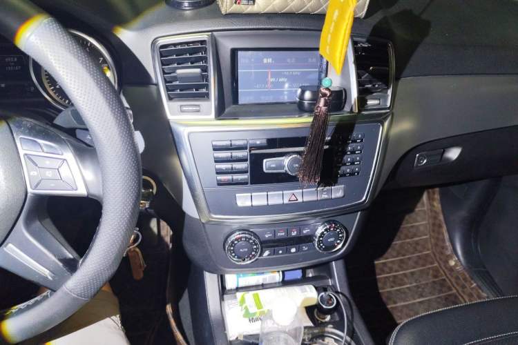 Used Mercedes-Benz M-Class  Audio And AC Panel
