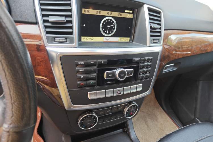 Used Mercedes-Benz M-Class 2012 ML 350 Sport Edition Audio And AC Panel