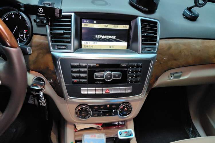 Used Mercedes-Benz M-Class 2012 ML 350 Luxury Edition Audio And AC Panel