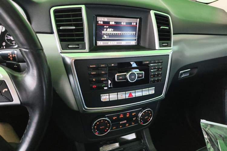 Used Mercedes-Benz M-Class 2012 ML 300 Audio And AC Panel