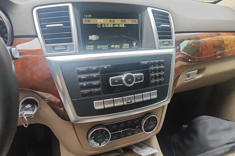 Used Mercedes-Benz M-Class 2012 ML 350 Luxury Edition Audio And AC Panel