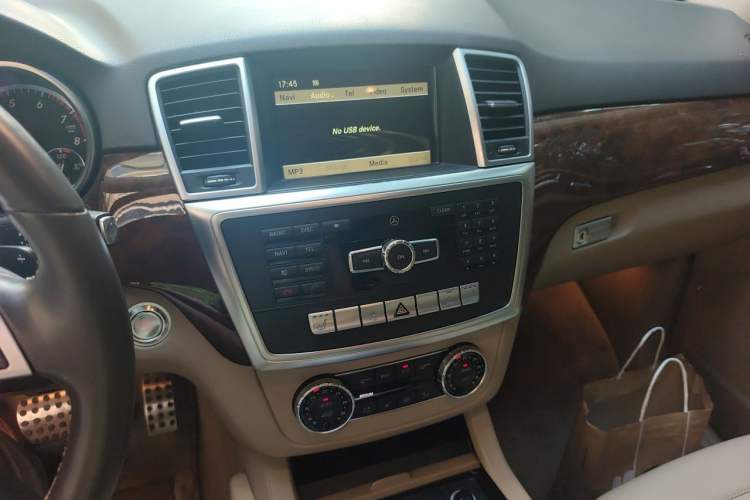 Used Mercedes-Benz M-Class 2012 ML 350 Sport Edition Audio And AC Panel