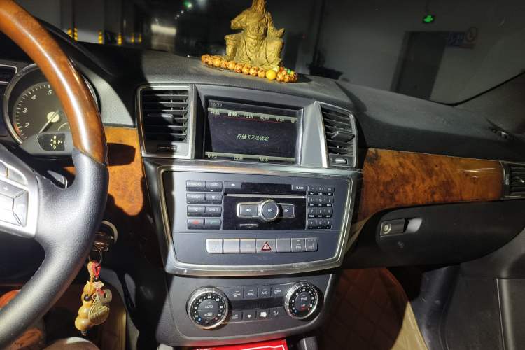 Used Mercedes-Benz M-Class 2012 ML 350 Luxury Edition Audio And AC Panel
