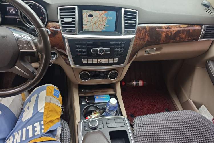 Used Mercedes-Benz M-Class 2012 ML 350 Sport Edition Audio And AC Panel