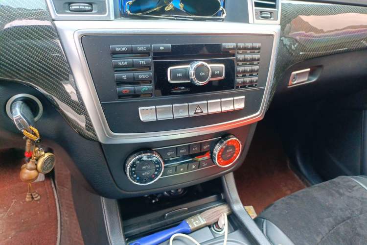 Used Mercedes-Benz M-Class 2012 ML 350 Luxury Edition Audio And AC Panel