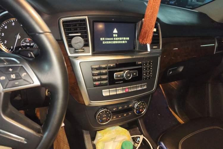 Used Mercedes-Benz M-Class 2012 ML 350 Sport Edition Audio And AC Panel