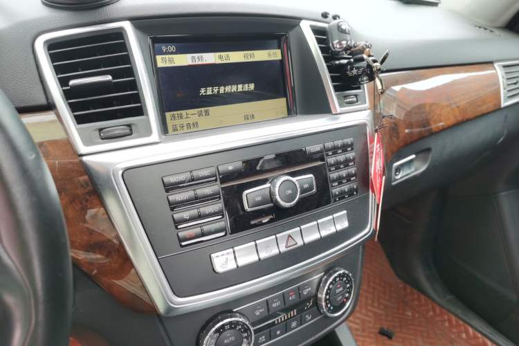 Used Mercedes-Benz M-Class 2012 ML 350 Sport Edition Audio And AC Panel