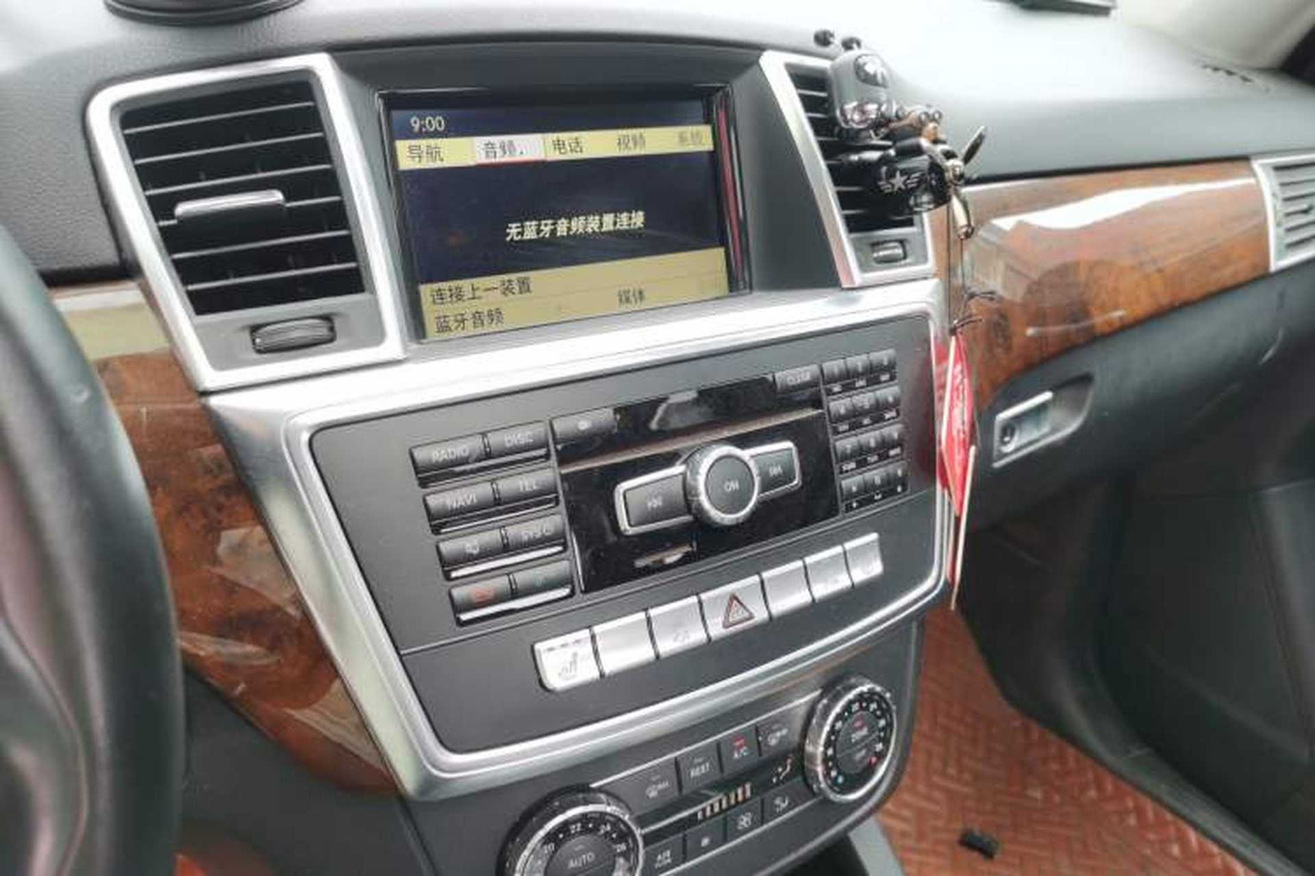 Used Mercedes-Benz M-Class 2012 ML 350 Sport Edition Audio And AC Panel