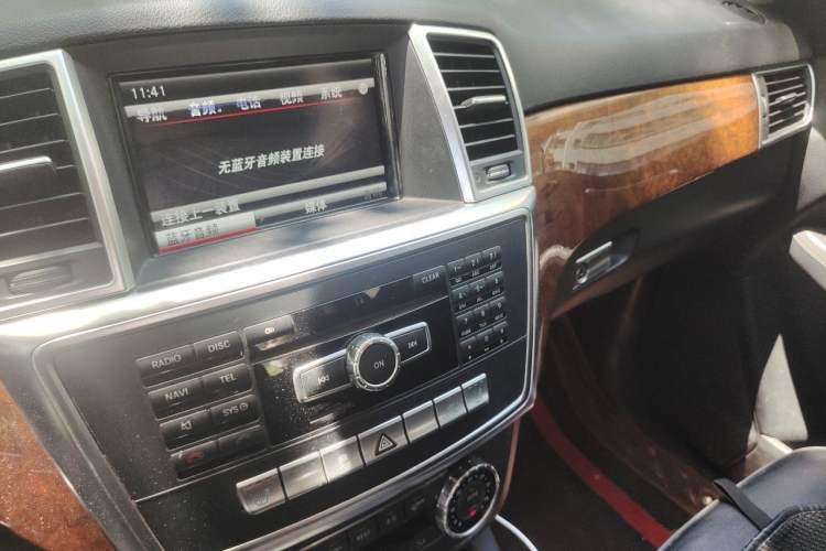 Used Mercedes-Benz M-Class 2012 ML 350 Luxury Edition Audio And AC Panel