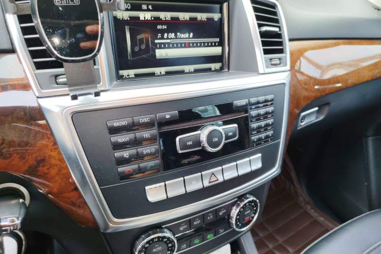 Used Mercedes-Benz M-Class 2012 ML 350 Sport Edition Audio And AC Panel