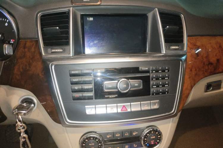 Used Mercedes-Benz M-Class 2012 ML 350 Sport Edition Audio And AC Panel