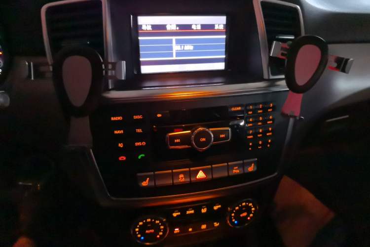 Used Mercedes-Benz M-Class 2012 ML 300 Audio And AC Panel