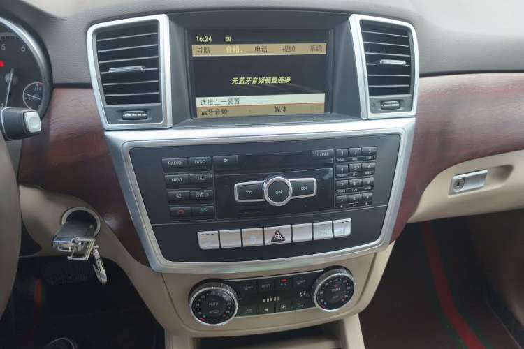 Used Mercedes-Benz M-Class  Audio And AC Panel