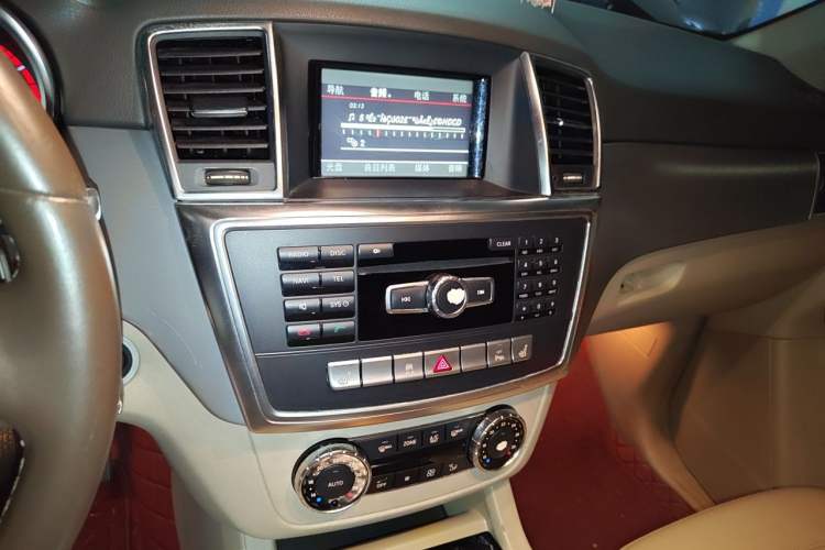 Used Mercedes-Benz M-Class 2012 ML 300 Audio And AC Panel