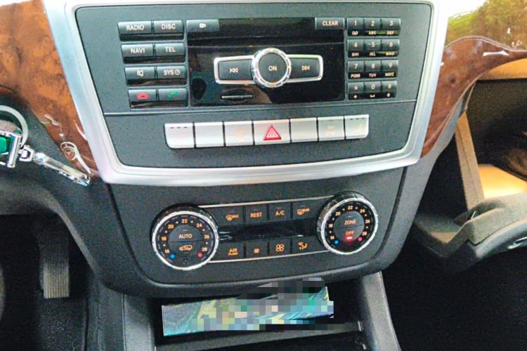 Used Mercedes-Benz M-Class 2012 ML 350 Luxury Edition Audio And AC Panel