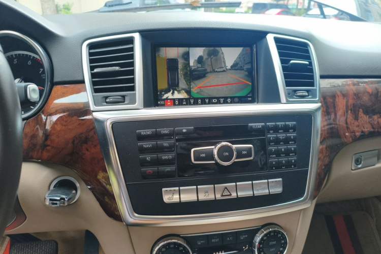 Used Mercedes-Benz M-Class 2012 ML 350 Sport Edition Audio And AC Panel