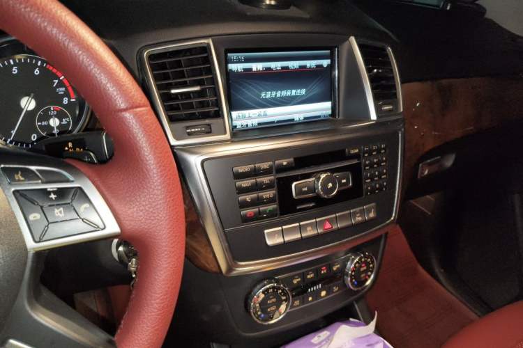 Used Mercedes-Benz M-Class 2012 ML 350 Sport Edition Audio And AC Panel