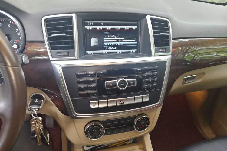 Used Mercedes-Benz M-Class 2012 ML 350 Sport Edition Audio And AC Panel