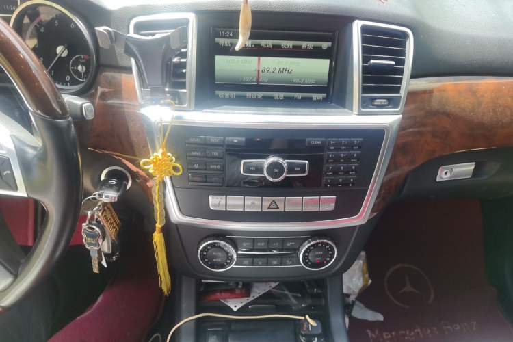 Used Mercedes-Benz M-Class 2012 ML 350 Luxury Edition Audio And AC Panel