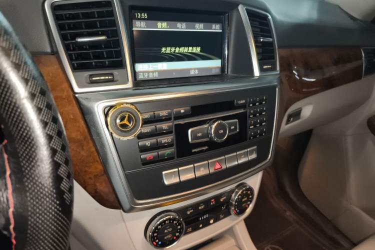 Used Mercedes-Benz M-Class 2012 ML 350 Sport Edition Audio And AC Panel