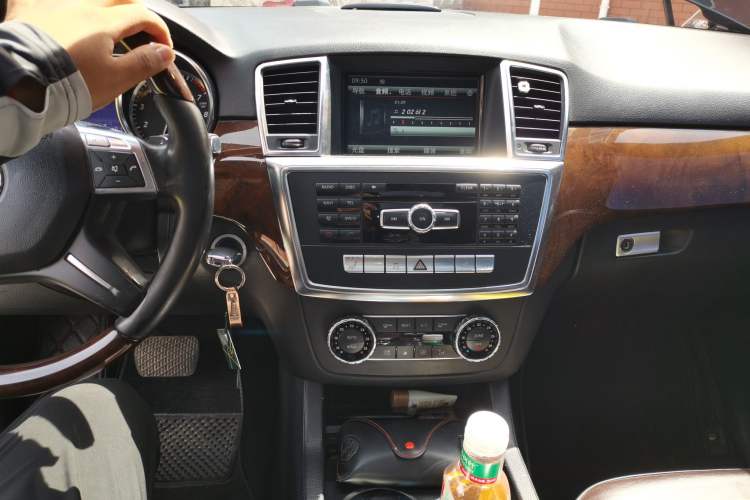 Used Mercedes-Benz M-Class 2012 ML 350 Luxury Edition Audio And AC Panel