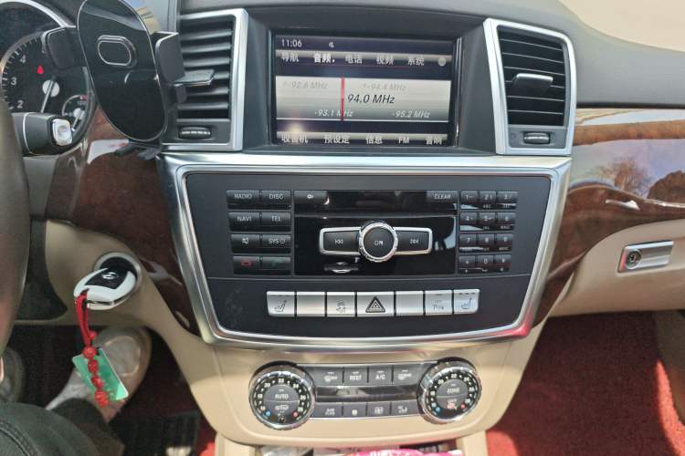 Used Mercedes-Benz M-Class 2012 ML 350 Sport Edition Audio And AC Panel