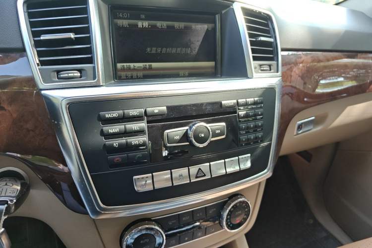 Used Mercedes-Benz M-Class 2012 ML 350 Sport Edition Audio And AC Panel