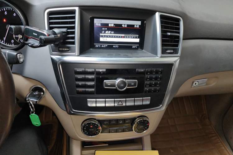 Used Mercedes-Benz M-Class 2012 ML 300 Audio And AC Panel
