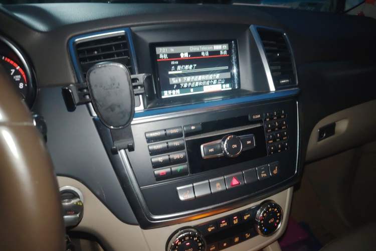 Used Mercedes-Benz M-Class 2012 ML 300 Audio And AC Panel