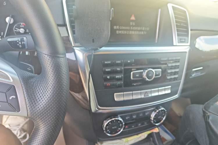 Used Mercedes-Benz M-Class 2012 ML 350 Luxury Edition Audio And AC Panel
