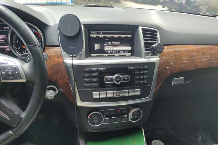 Used Mercedes-Benz M-Class 2012 ML 350 Sport Edition Audio And AC Panel